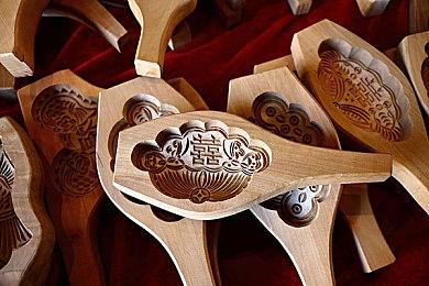 《女神异闻录：夜幕魅影》地铁撞人反派成热点 玩家惊叹现实版缩影